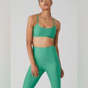 NWT - Alo Yoga Airlift Set ( Intrigue Bra + 7/8 leggings in size XS/S Lettuce